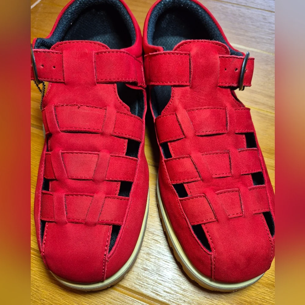 Buffalino‎ Unisex Red Suede Vintage 90's Buckle Sandals - size M8 W 9.5
